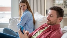 Защо мъжете изневеряват дори на лоялни партньорки?