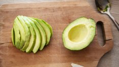 Трикове за бързо узряване и омекване на авокадо