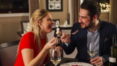 7 въпроса на първа среща, които помагат разговорът да се развие 