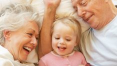 10 неща, които баба и дядо не бива да правят с внуците