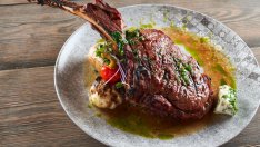 Агнешки котлети на тиган с вкусен сос