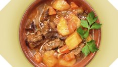 Свински джолан в гювече