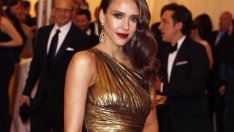 Празнична прическа според овала на лицето