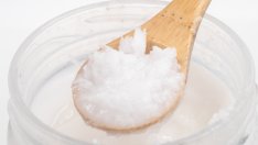 Как да използвате кокосово масло против плака и зъбен камък? 