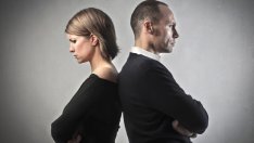 Мразя себе си и него!