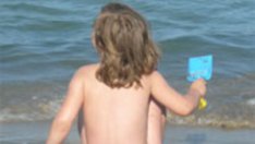 Кога да пуснем децата сами на море?