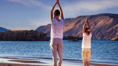 Забавни йога пози за малки и големи