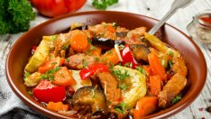 Агнешко с тиквички на фурна