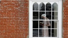 Кои са идеалните любовни романи за дъждовни дни