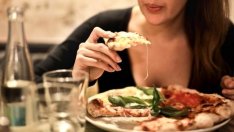 Как емоционалното хранене вреди на здравето ни