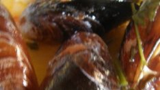 Миди в сос с бяло вино