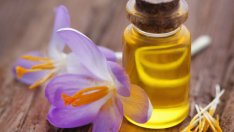 Как маслото от шафран прави кожата по-красива