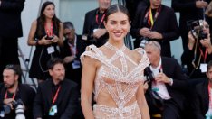 Алекс Богданска се разходи с лодка