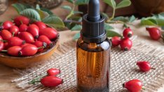 Домашен серум с шипка против бръчки