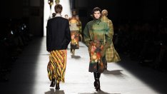 Dries Van Noten за есен/зима 2026-2027: Фламандски натюрморт и ярки принтове (+Снимки)