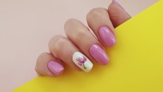 13 идеи за маникюр с цветя