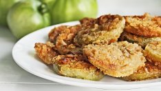 Панирани зелени домати