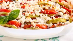 Тиквички с домати и фета