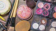 Какво се случва, когато ползваме стари гримове?