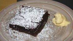 Шоколадова торта с три съставки 