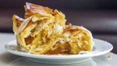 Сладка баница за Петковден с тиква и орехи