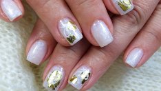 Блестящи акценти в маникюра