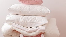 Как правилно да перете възглавниците според пълнежа им