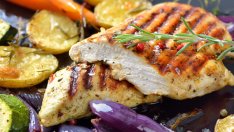 Стекове от пуешки гърди с бяло вино