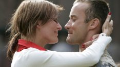 Прегръдки с непознат вдигат настроението