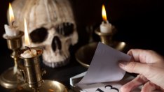 Абсурдни суеверия, в които вярваме