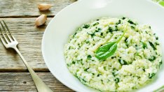 Задушен ориз със спанак и моркови