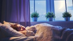 Защо децата трябва да спят винаги на тъмно?