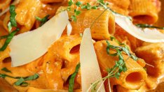 Паста с вкусен сос без месо