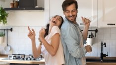 Как да разберете дали някой ви харесва според зодията му