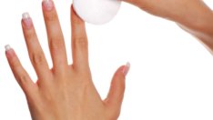 Как да почистим ноктите, когато нямаме лакочистител?