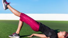 Йога пози за стягане на дупето и бедрата