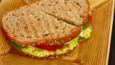 Мода в лятното меню са дип, мус и песто