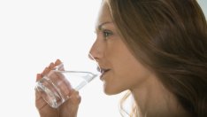 Пиенето на топла вода – лек в много отношения