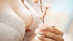 Какво се случва с гърдите, когато спрете секса? 