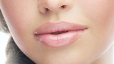 Подхранващ скраб за сочни устни с мед