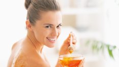 Как да ползвате меда за кожа с акне