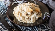 Кремообразно ризото с пиле и карамелизиран лук