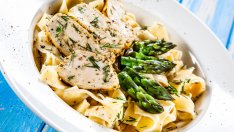 Паста с пиле и аспержи 