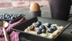 Защо е добре да добавяте боровинки към овесените ядки на закуска 