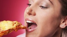 Начинът, по който ядем пицата издава личността ни