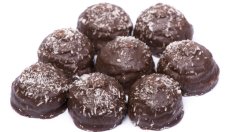 Рецепта за лесни бонбони с кокос, мед и шоколад