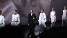 Ефирни, златисти материи и блясък от CHANEL за пролет-лято 2023