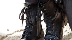 Как да поправите кожените кубинки?