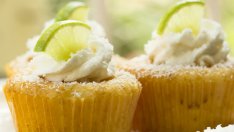 Кокосови къпкейкове с лайм