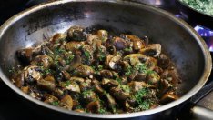 Гъби и шалот на тиган с рикота